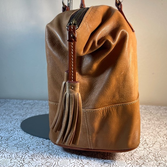 Dooney & Bourke  Lambskin Tobi Tote Zipper Closure - Picture 3 of 16